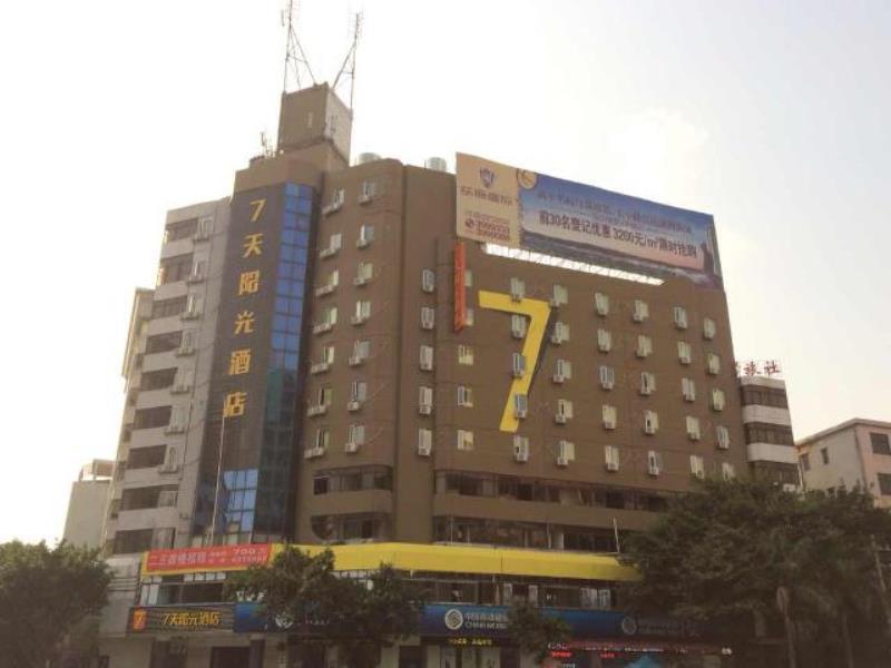 7Days Inn Yunfu Luoding Central Exterior foto